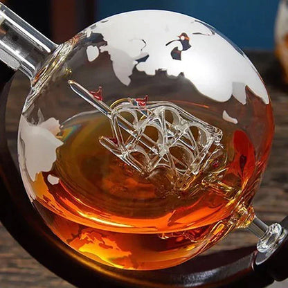 Conjunto Decanter Globo de Vidro com Suporte de Madeira e 2 Copos Lenogue