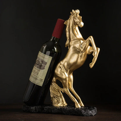 Suporte para Vinho Cavalo de Guerra em Resina Dourada Lenogue