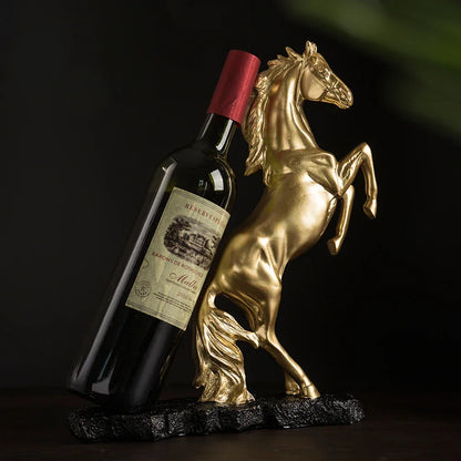 Suporte para Vinho Cavalo de Guerra em Resina Dourada Lenogue