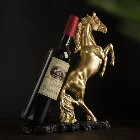 Suporte para Vinho Cavalo de Guerra em Resina Dourada Lenogue